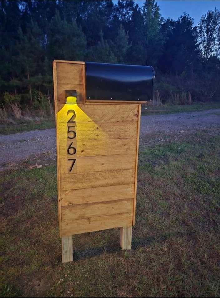 Custom wood mailbox